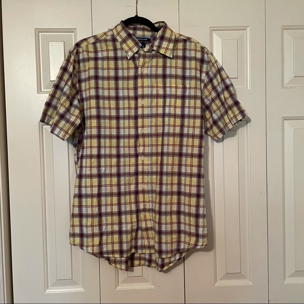 Old navy short sleeve shirt